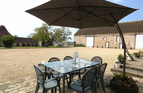 Belhomert-Guehouville Cottage | Charming cottage with nature, Wi-Fi, BBQ and private terrace