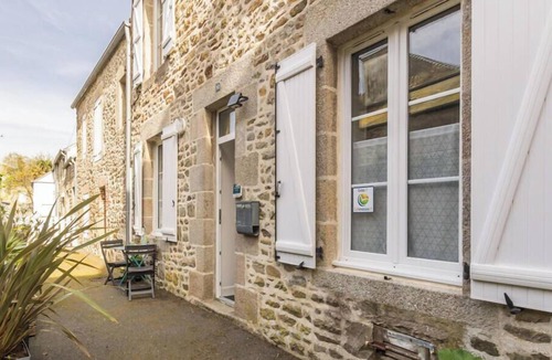 Saint-Vaast-la-Hougue Apartment | Charming apartment, pets allowed - 2 guests