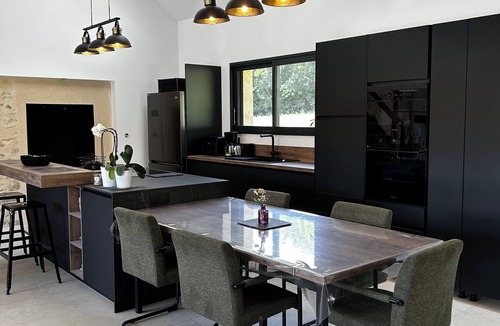 Change House | Charming, fully renovated house just 12 minutes from the 24-hour race circuit