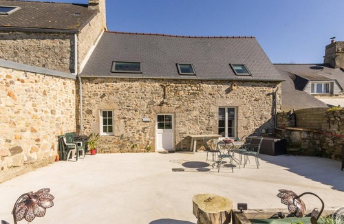 Anneville-en-Saire Cottage | Charming house, parking, pets OK - 4 guests