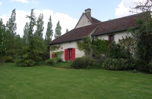 Longny les Villages Cottage | Charming hunting lodge with pets, fireplace, and garden in Perche