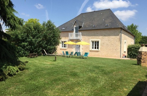Epineu-le-Chevreuil Cottage | Charming Manor with Garden, Terrace, and Games Room near Le Mans