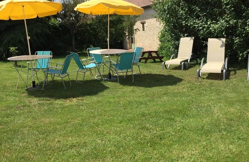 Epineu-le-Chevreuil Cottage | Charming Manor with Garden, Terrace, and Games Room near Le Mans