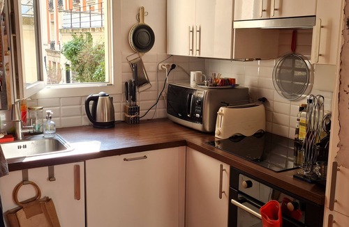 Quartier des Grandes-Carrieres Apartment | CHARMING & QUIET in MONTMARTRE 3 bedrooms (only 2 after sept 1st) 2 bathrooms.