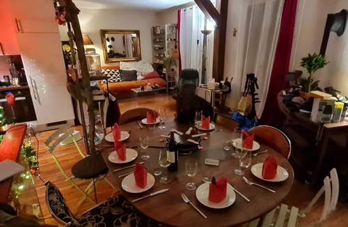 Quartier des Grandes-Carrieres Apartment | CHARMING & QUIET in MONTMARTRE 3 bedrooms (only 2 after sept 1st) 2 bathrooms.
