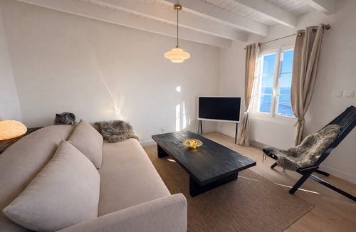 Plougrescant House | Charming renovated beach house Direct access to the beach and the GR34