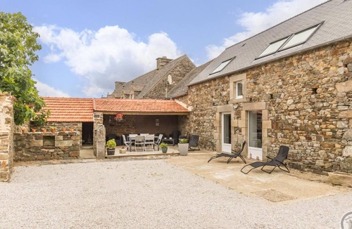 Jobourg Cottage | Charming rental in La Hague with private garden, pets allowed