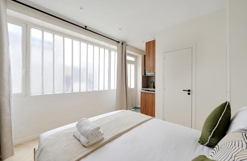 Grenelle Apartment | Charming suite near Eiffel Tower - L023