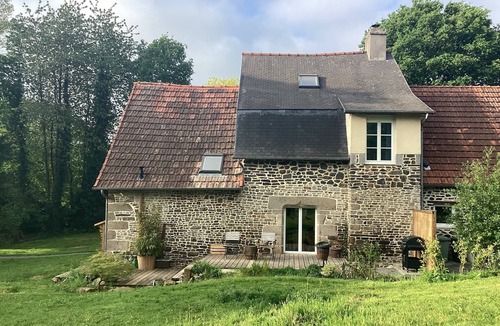 Saint-Georges-de-Livoye House | Charming vacation home near Mont-Saint-Michel in the countryside, centrally located