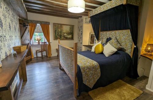 Arnac-la-Poste Apartment | Chateau De Montmagner