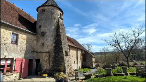 Arnac-la-Poste Apartment | Chateau De Montmagner