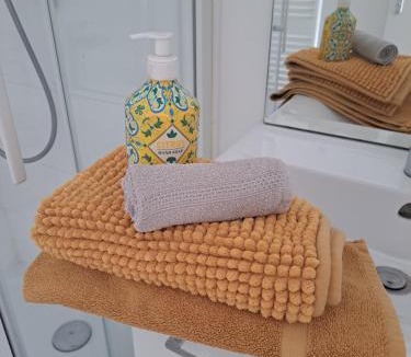 Avrille Apartment | Chez Adam et Valérie