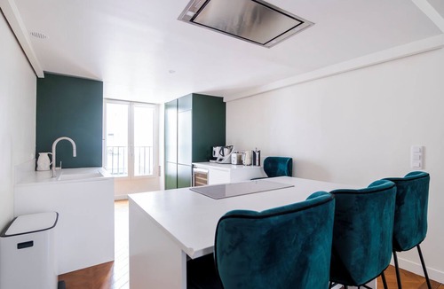 Quartier de la Porte-Saint-Denis Apartment | Chic By Bonne-Nouvelle, by Veeve