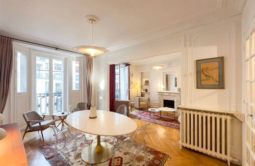 Grenelle Apartment | Chic Grenelle | 3 Bedroom Apartment in Paris
