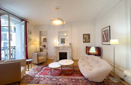 Grenelle Apartment | Chic Grenelle | 3 Bedroom Apartment in Paris