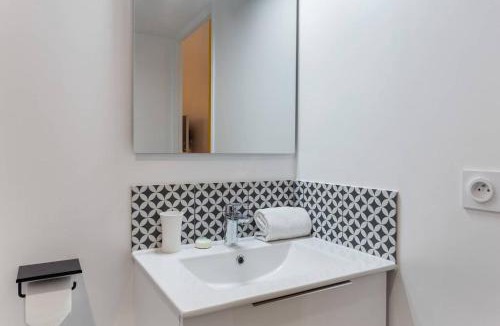Notre-Dame-des-Champs Apartment | Chic Saint-Germain-des-Prés Studio for 4 - Prime location