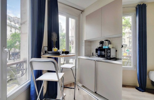 Porte-Saint-Martin Apartment | Chic Studio - 2P - Porte Saint-Martin