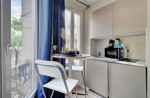 Porte-Saint-Martin Apartment | Chic Studio - 2P - Porte Saint-Martin