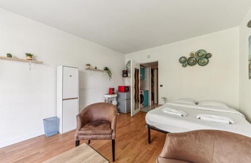 Porte-Dauphine Apartment | Chic studio Champs-élysées