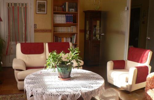 Parthenay House | Clo Hujobe