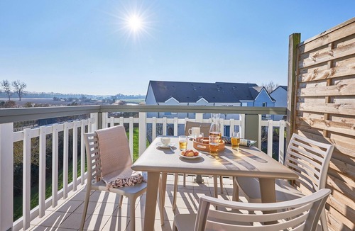 Courseulles-sur-Mer House | Coastal Chalet for 6 with Pool