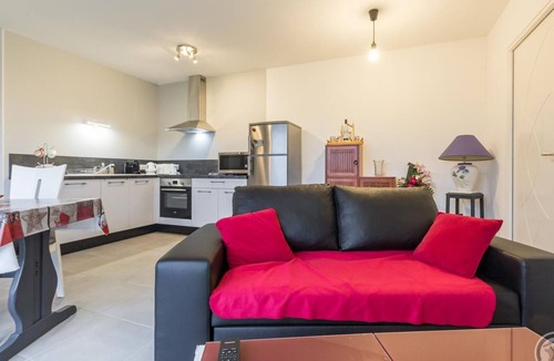 Portbail Coast Cottage | Comfortable house near beach with parking and pets allowed