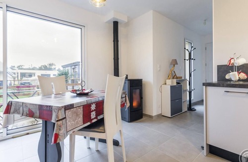 Portbail Coast Cottage | Comfortable house near beach with parking and pets allowed