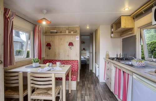 Crach Cabin | Comfort 3-Room Travel Trailer for 4 People
