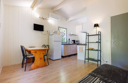 Les Vans Ski Chalet | “Comfort Shared Pool” Chalet with Pool, Shared Terrace, and Wi-Fi