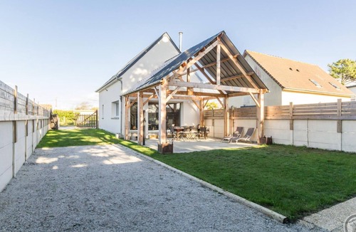 Saint-Germain-sur-Ay Cottage | Comfortable house, pets allowed - 8 guests
