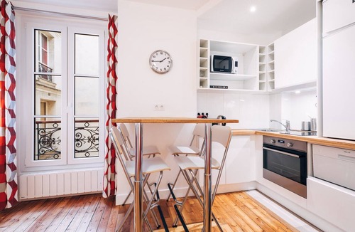 Chaillot Apartment | Comfortable and Quiet 1 BR Closed to the Eiffel Tower