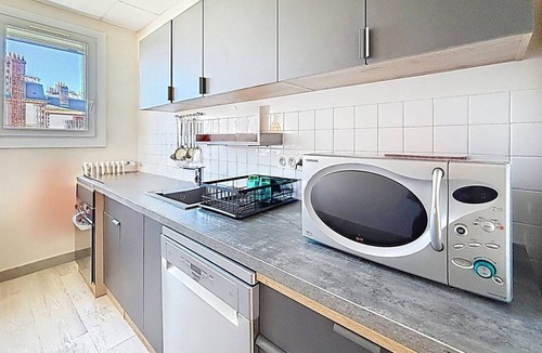 Dives-sur-Mer Apartment | Comfortable apartment near Port Guillaume for 4 with pets allowed
