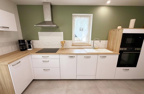 Limeray Cottage | Comfortable Cottage in Limeray with Garden and BBQ