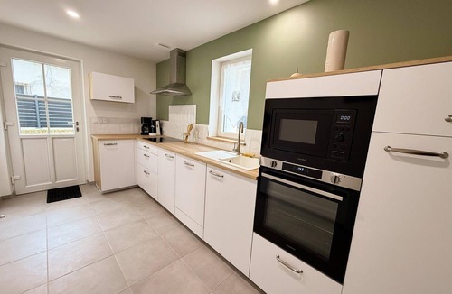 Limeray Cottage | Comfortable Cottage in Limeray with Garden and BBQ