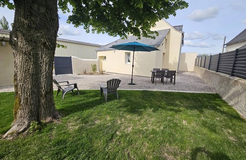 Limeray Cottage | Comfortable Cottage in Limeray with Garden and BBQ
