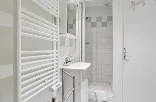 Saint-Vincent-de-Paul Apartment | Comfortable flat in the middle of Paris