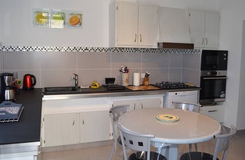 Saint-Avertin Cottage | Comfortable house, pets allowed, enclosed garden