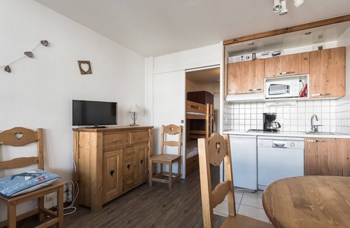 Le Lavachet Apartment | Comfortable studio near slopes, south balcony, 4 pers