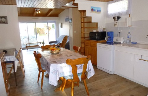 Fromentine House | Comfortable Villa Steps from Beach, Forest & Shops – Sleeps 5