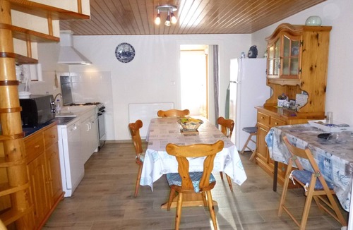 Fromentine House | Comfortable Villa Steps from Beach, Forest & Shops – Sleeps 5