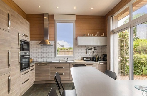 Dragey-Ronthon Cottage | Contemporary villa sea view - guests