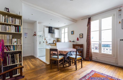 Belleville Apartment | Cool flat for 3 near Buttes-Chaumont