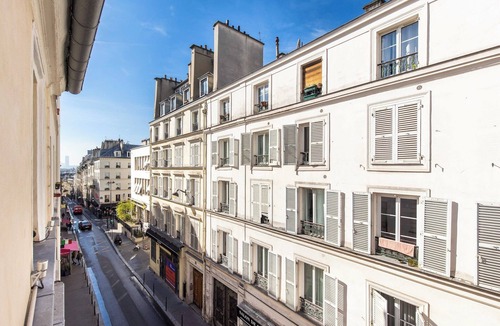 Quartier de Rochechouart Apartment | Cosy Room - Montmartre/Sacré Coeur