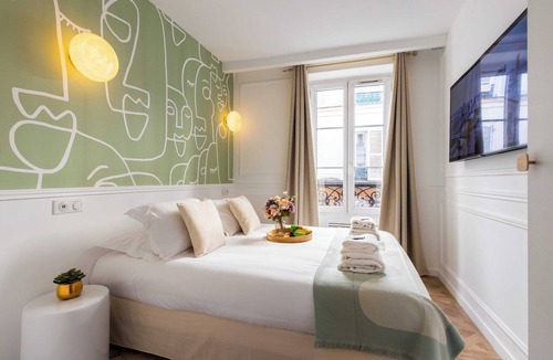 Quartier de Rochechouart Apartment | Cosy Room - Montmartre/Sacré Coeur