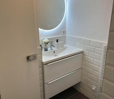 Le Chesnay Apartment | Cosy Studio en centre-ville - 20 mins de Paris