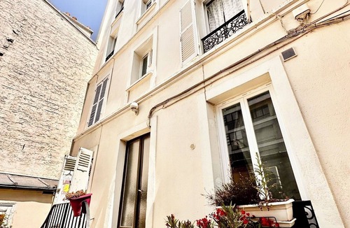 Levallois-Perret Apartment | Cosy studio with terrace at the foot of Paris