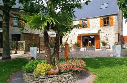 Ceaux House | Cottage CHAUSEY - quiet and comfortable, overlooking the large garden.