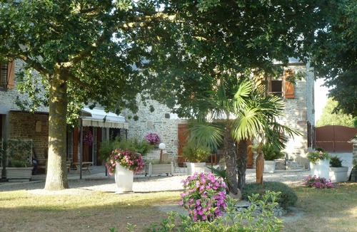 Ceaux House | Cottage CHAUSEY - quiet and comfortable, overlooking the large garden.