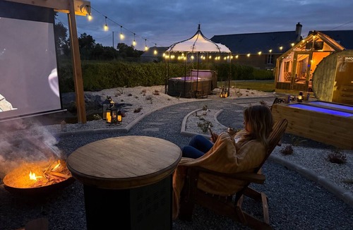 Terre-et-Marais House | Cottage 'La Verrière Du Cotentin' with Private Garden and Wi-Fi