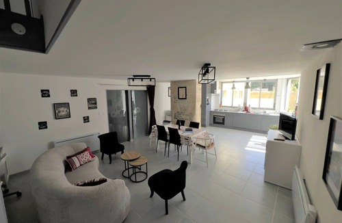 Formigny House | Cottage Overlord - Terrace, balcony & comfort